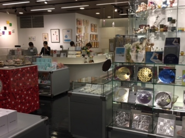 �L���Ė��邢�X��_ROPPONGI�@HILLS�@ART�@&�@DESIGN�@STORE