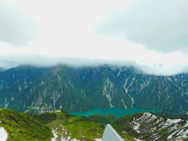 �R�̏�̕��͉B��Ă��܂������A������܂����z�I�Ȍ��i�ł����B_��ϕ�