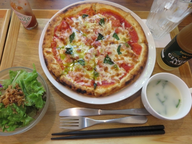 qĂsbc@Zbg̓g}gƃbcA_coJtF PIZZA&RESTAURANT