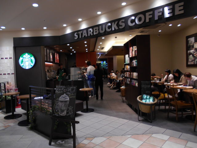 ��������񂳂�̃X�^�[�o�b�N�X �R�[�q�[ �A�g�����B��˓X�iStarbucks Coffee�j�̓��e�ʐ^1