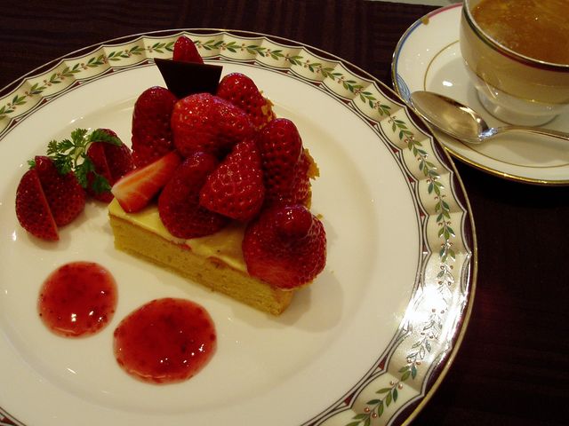 C`S̎G̃C`SՂ̃XC[c܂_DINING KITCHEN j