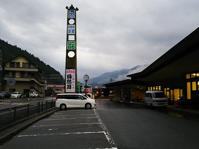 �Ŕ�_���̉w �݂Ȃݔg�� ���H��