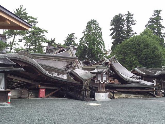 2016年4月熊本地震で壊れた阿蘇神社@_阿蘇神社楼門(二層楼山門式)