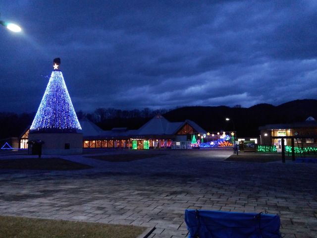 ق̑Oɂ̓C~l[VPĂ܂B_k̑n̐