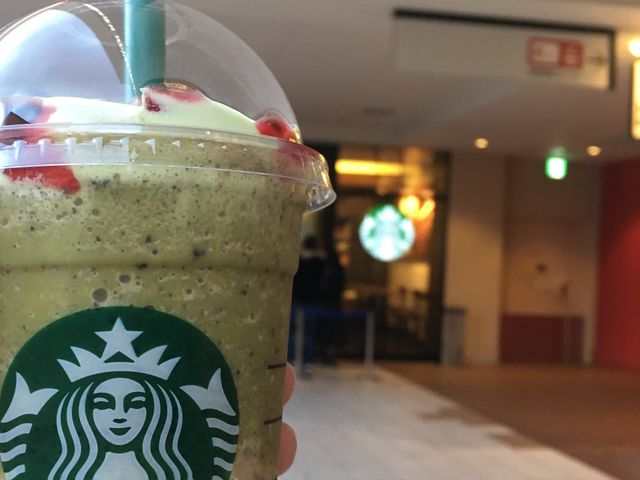 スタバで休憩!タリーズやモロゾフなど、休憩ポイントはたくさんありましたよ!_三井アウトレットパーク 滋賀竜王