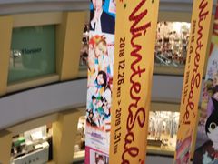 ÂKUZUHA MALLւ̓eʐ^1