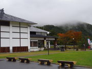 ݁B̎hƗj̊ق̓eʐ^1