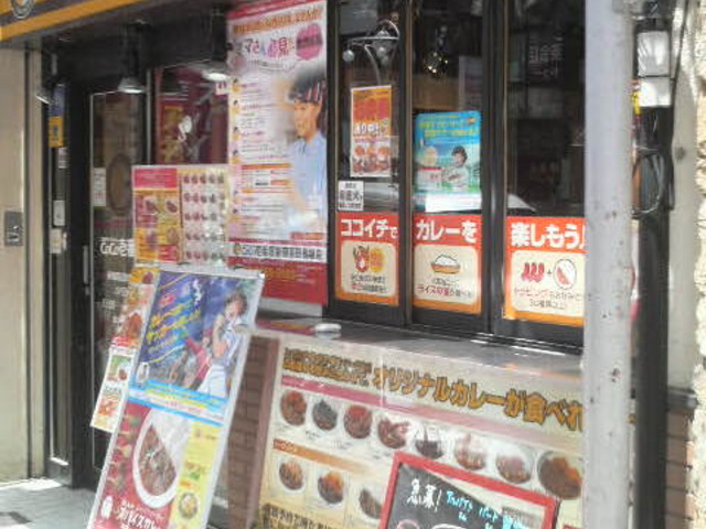 ܂ǂ̃J[nEXCoCoԉVhcnX̓eʐ^1