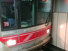 ky�A�K�^����̓������g���ۃm���� ���V�h�w�ւ̓��e�ʐ^1