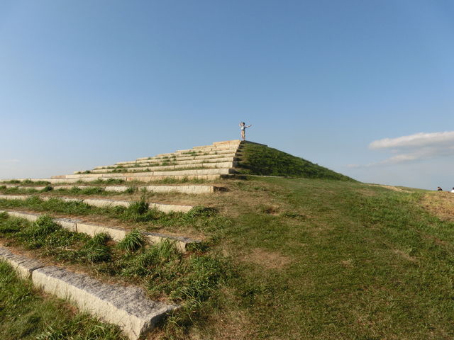 ������̓s���~�b�h�̂悤�ȋu_���G��������