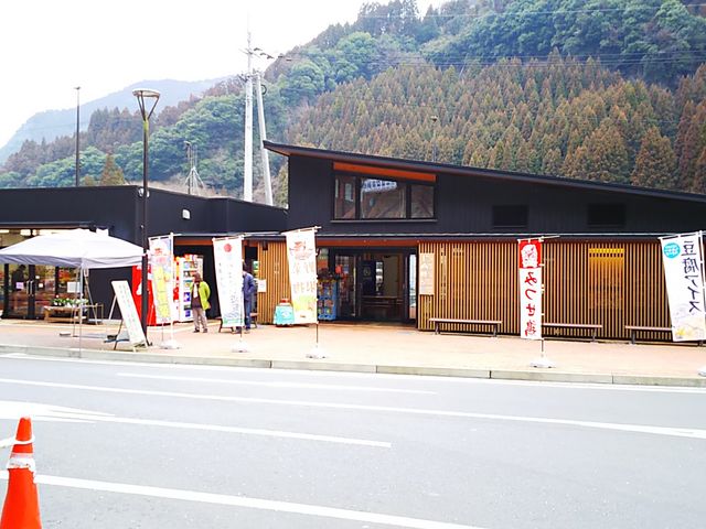 ���̉w�̊O��_�����̑�