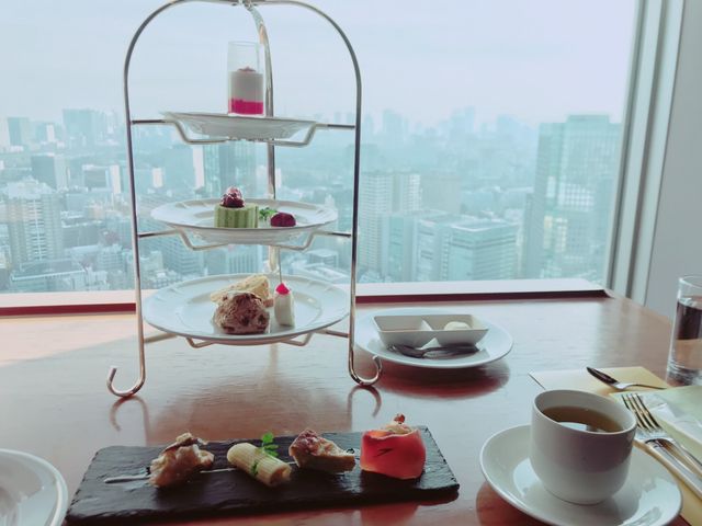 �O�؂ƎO�i�M�̃X�^���h_�X�J�C���E���W���_�C�j���O�@�A�[�e�B�X�g �J�t�F