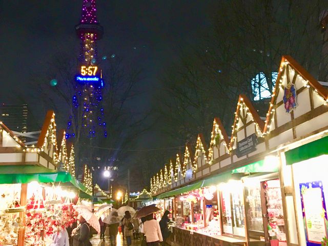 �~�����w���N���X�}�X�s�̎����ɁA�o�b�N�Ƀe���r�������ĎB�e�I_�����ۂ�e���r��