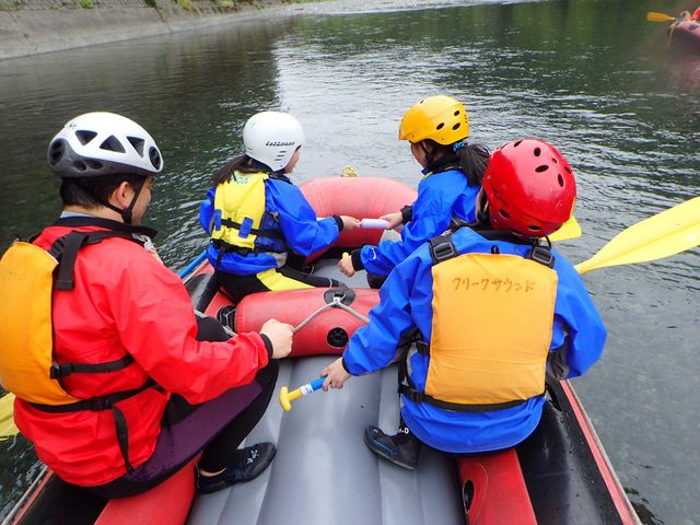 ���S�C��n����A������g�̉Ƒ�(�̃K�C�h����)�Ɛ��̊|��������w_�N���[�N�T�E���h