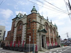 1912年落成・1997年まで佐賀銀行唐津支店として現役だった「辰野式