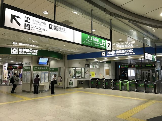 新幹線と上越線・信越線のりば。改札は１つだけです_ＪＲ長岡駅