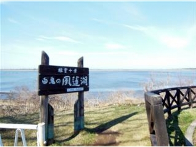 �����\�i�u�����̕��A�΁v�𓹂̉w�X�������猩���B_���̉w �X�����S�S�˂ނ�