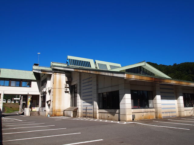 �N�A�n�E�X�Ó�@�A���ʘH�Ō��΂�Ă���_�Ó�ό����Y��