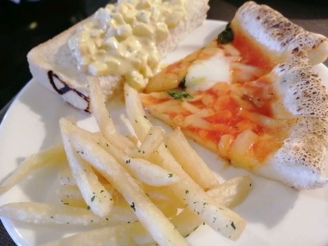 ピザ美味しい_ベーカリーカフェ・ペニーレイン