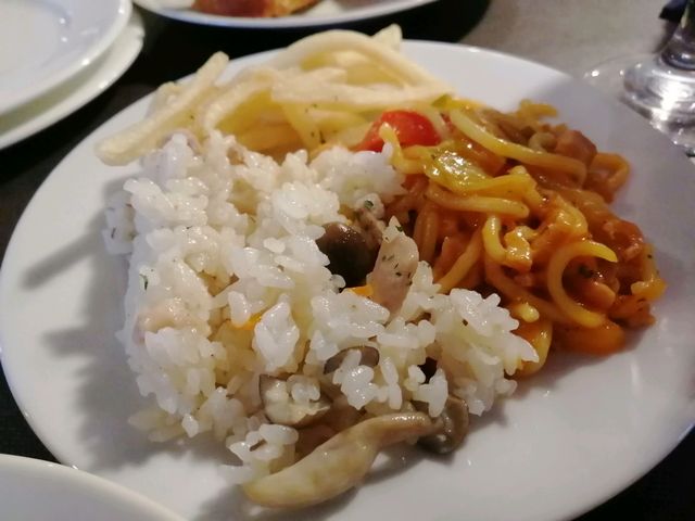 ピラフやあんかけ焼きそばまで!_ベーカリーカフェ・ペニーレイン