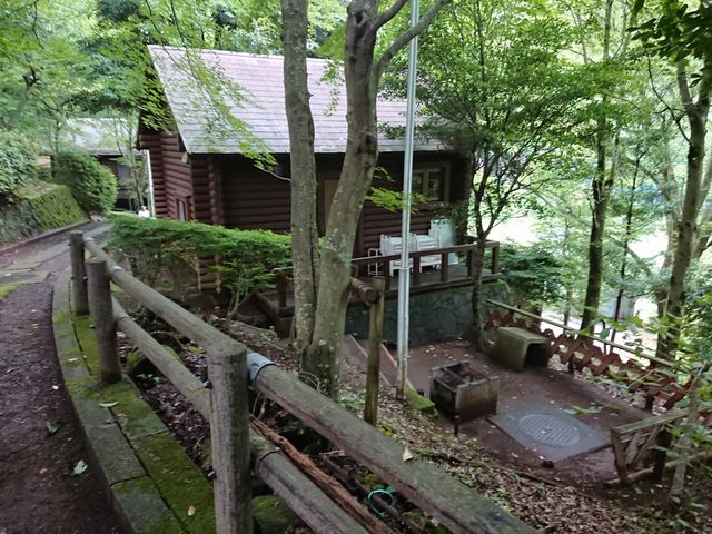 �e�R�e�[�W�̑O�ɂ̓v���C�x�[�gBBQ�G���A����I_�䏊�̓��X�̃R�e�[�W