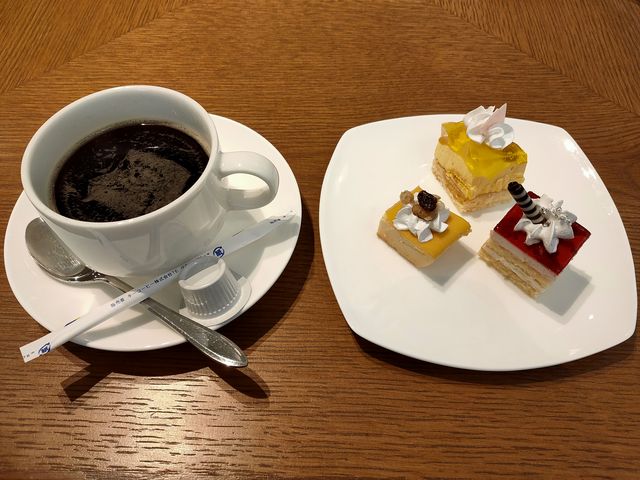 �X�C�[�c�ƃR�[�q�[�ŁY_�z�e���v���U�I�[�T�J