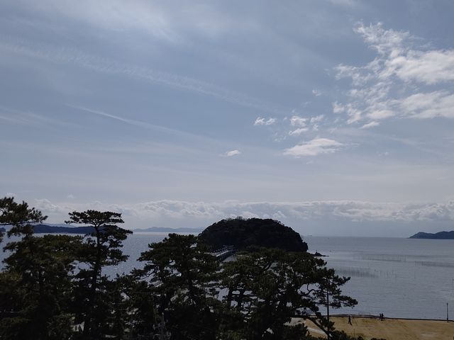 ����̓z�e���̊O����B��܂������A���X�g��������̌i�F������Ȋ����őf�G�ł����B_���S�N���V�b�N�z�e��