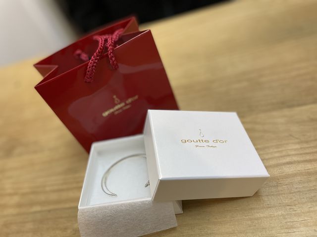 �Y��Ȕ��ɓ���Ă��������܂����I
�V���o�[925�������x�̍���950�������ł��I�I_�X�̒�������gouttedor