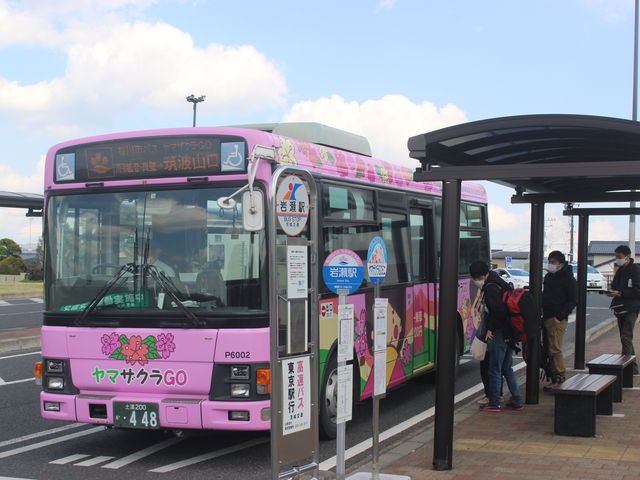 �i�q�␣�w�������s�̃o�X������܂��B�P���ԂɂP�{���炢�ł��B_�^�ǂ̒�����