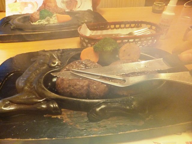 ���񂱂n���o�[�O�F�Ԃ��J�b�g�ʂ�M���S�ɉ������Ăĉ��M���܂��B_�Y�Ă����X�g��������₩���u�X