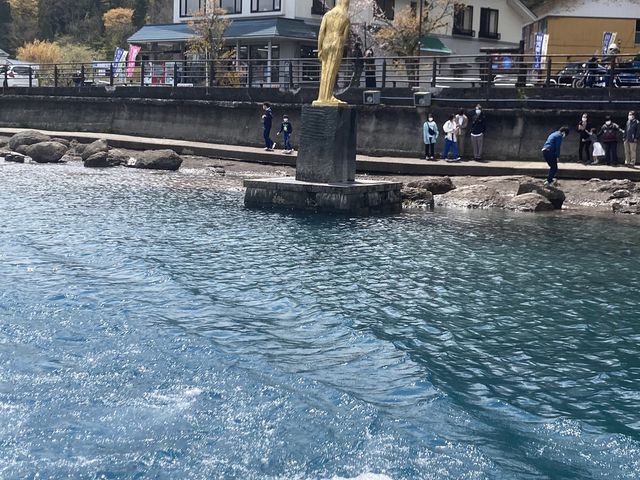 �C�q�P�̏��ŏ�����~���܂�_�c��ΗV���D