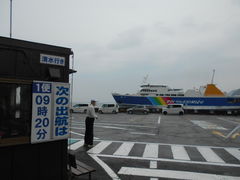 �g�V���[����̏x�͘p�t�F���[�i�y��`�^�[�~�i���j�ւ̓��e�ʐ^1