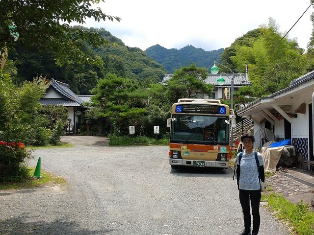 �o�X�̉�]��͍����~���̂܂܂ŁA���ٓ��ɏ���ꂽ�̂̎ʐ^�Ɠ�������_�L�򎛉���