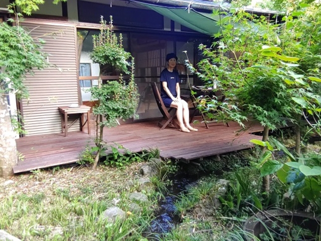 ̋Ԃ̑O̒ɂ͔rILeXAeX̑Oɂ͏삪Ă_L򎛉 ʐO