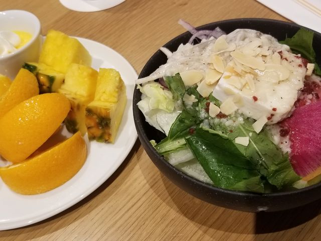 �T���_�ƃf�U�[�g_�z�e���O���[�o���r���[�V�� DINING EDIT ECHIGO