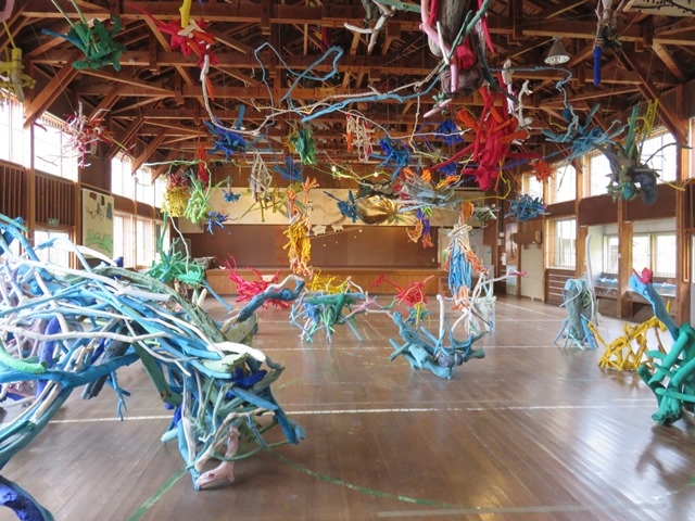 Ă̔cO G{Ɩ؂̎̔pق̓eʐ^1