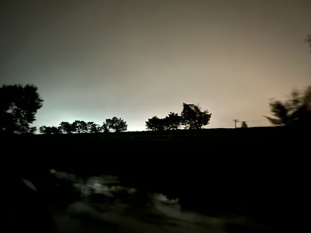 iPhone�̃i�C�g���[�h��������Y��Ɏʐ^���B��܂�_�T�����C�v���f���[�X