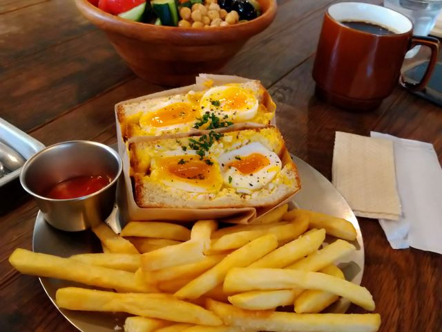 chicoEgg baby cafe̓eʐ^1