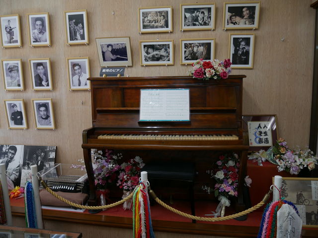 �t�����Y�䂩��̕i�v��W��_�t�����Y�L�O�����E�������Ŋ�