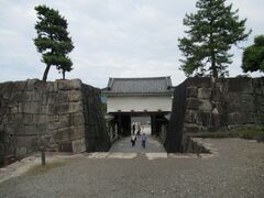 �ߋT���|�~���̌����{�����ւ̓��e�ʐ^1