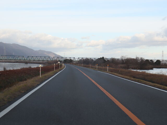 yosshy����̗K��E���ǐ�̔w����i�S����W�����j�̓��e�ʐ^1