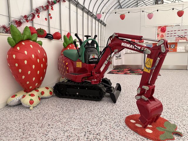 ����ȉ����V���x���J�[���u���Ă���A3�΂̑��q�����ŏ���Ă��܂����B_Lien Ferme(�������_��)