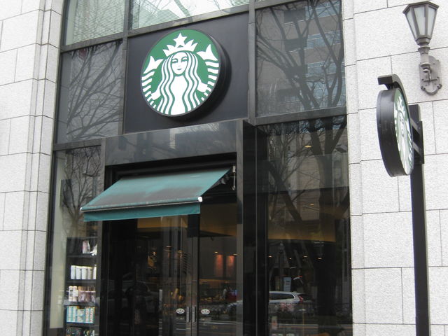 ��������񂳂�̃X�^�[�o�b�N�X�E�R�[�q�[ �O��Z�F��s���É��r���X�̓��e�ʐ^4