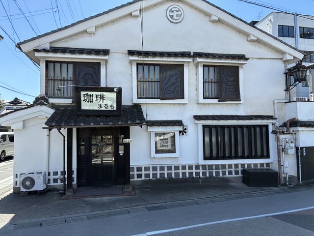 �O�ςł��B�Ȃ�Ēʂ�̊O��ɂ���܂��B_�h�ƃR�[�q�[�@�܂��