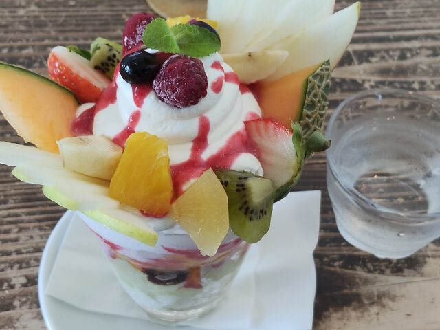 �p�e�B�X���[�E�e�B�[�Y�J�t�F �ʉ��́u�t���[�c�p�t�F�v_Patisserie�@T's�@Cafe�@�ʉ�