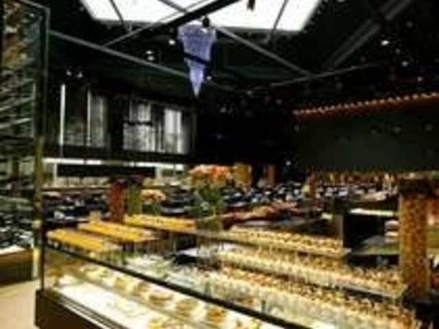 60ށA͂ɖ80ނ̗mHEaHEAWAȂǂ_LUXE DINING HAPUNAiNX_CjO nvij