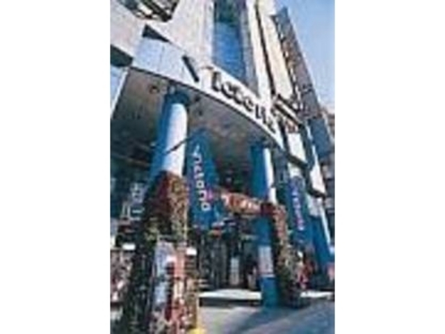 �V�[�Y�����Ƃ̃X�|�[�c�C�x���g���J�Â���_���B�N�g���A�{�X