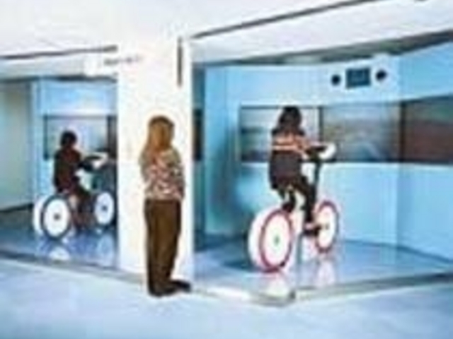 �u���]�Ԃœn�낤�v�ŁA��勴�𑖍s�̌�_��勴�ˋ��L�O�كG�f�B