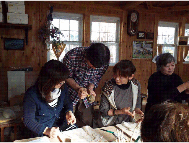 �̌����|�ɗ������q����Ƀ~�j���̍������w�����Ă��鎄�B_�����₫�q�@�y�F