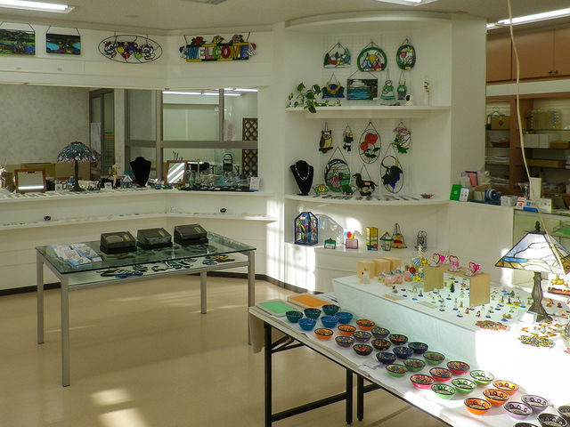 �X���ł͍H�[�ō��ꂽ�X�e���h�O���X��A�N�Z�T���[�̔̔������Ă���܂��B_�����K���X�H�[